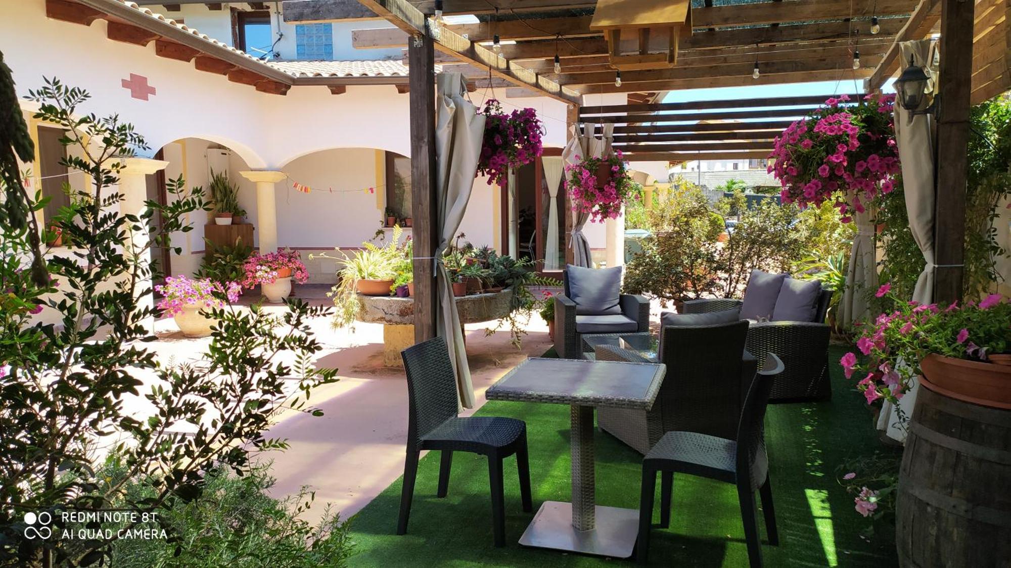 I Giganti Bed and Breakfast Riola Sardo Exteriör bild